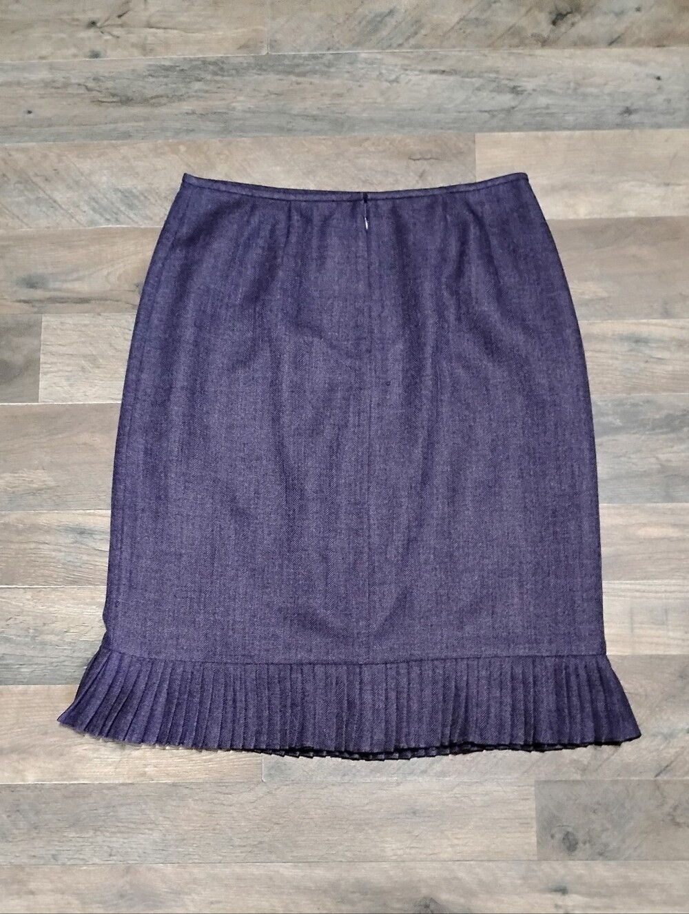 Le Suit Plum Three-Piece Skirt Set with Pleated Hem and Scarf Women's Size: 10 - Picture 5 of 7